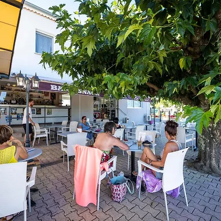 Campsite Familiale 3 Etoiles Vue 360 Piscine A Debordement Empl Xxl Labeaume
