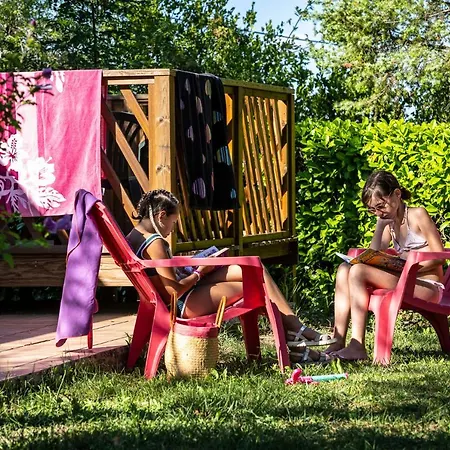 Campsite Familiale 3 Etoiles Vue 360 Piscine A Debordement Empl Xxl