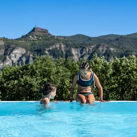 Familiale 3 Etoiles Vue 360 Piscine A Debordement Empl Xxl Labeaume