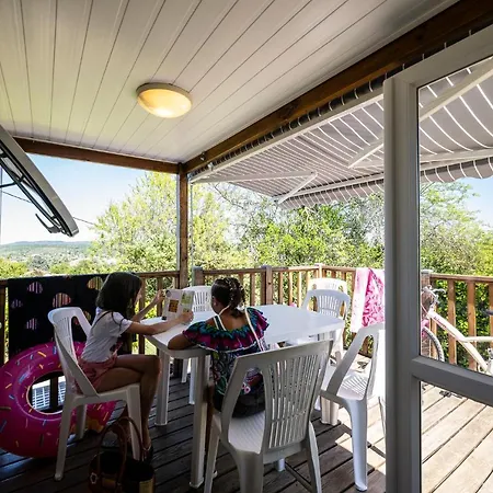 Familiale 3 Etoiles Vue 360 Piscine A Debordement Empl Xxl Campsite *