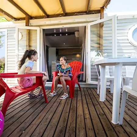 Familiale 3 Etoiles Vue 360 Piscine A Debordement Empl Xxl 캠프장 라봄