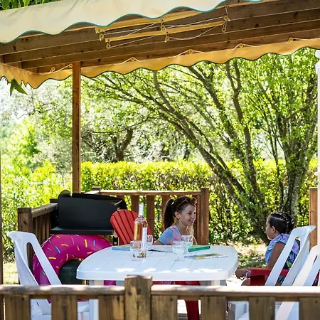 Campsite Familiale 3 Etoiles Vue 360 Piscine A Debordement Empl Xxl *