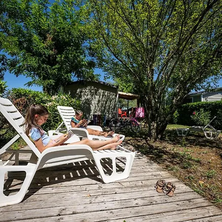 Campsite Familiale 3 Etoiles Vue 360 Piscine A Debordement Empl Xxl *