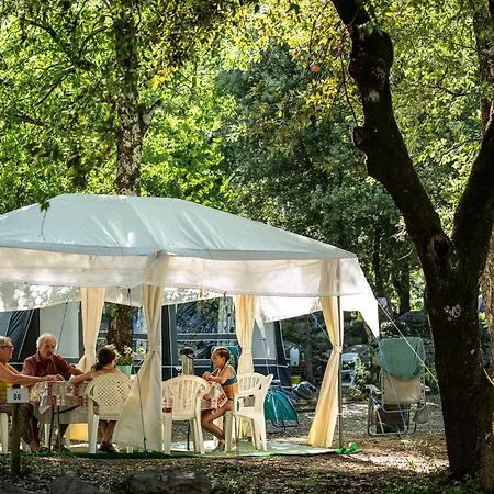 Campsite Familiale 3 Etoiles Vue 360 Piscine A Debordement Empl Xxl