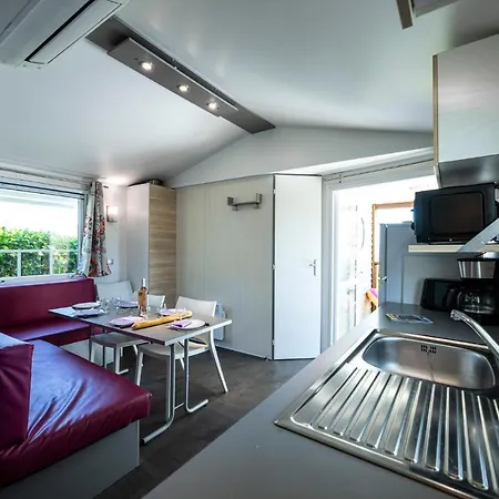 Familiale 3 Etoiles Vue 360 Piscine A Debordement Empl Xxl 캠프장 라봄