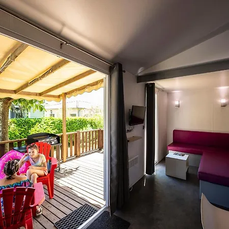 Familiale 3 Etoiles Vue 360 Piscine A Debordement Empl Xxl 캠프장
