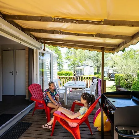 Familiale 3 Etoiles Vue 360 Piscine A Debordement Empl Xxl Campsite *
