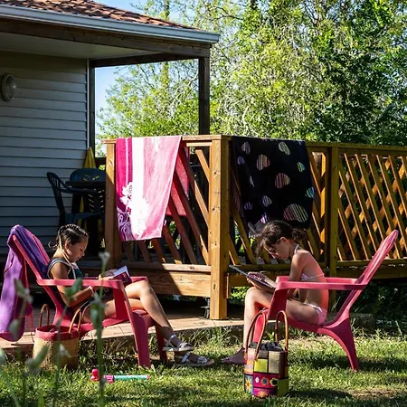 Campsite Familiale 3 Etoiles Vue 360 Piscine A Debordement Empl Xxl