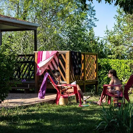 Familiale 3 Etoiles Vue 360 Piscine A Debordement Empl Xxl Labeaume